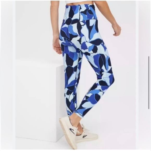 OFFLINE By Aerie Blue Real Me Smocked High Waisted 7/8 Legging in Blue Breeze - Picture 1 of 7